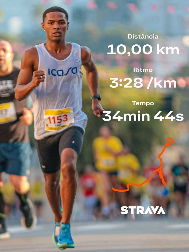 Kauê de Souza em prova na 2ª Corrida do Café, com os dados do Strava sobre a foto: 10,00 km, ritmo 3:28 por quilômetro e tempo de 34 minutos e 44 segundos